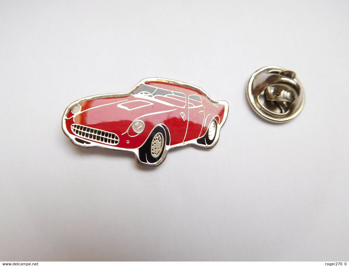 Beau Pin's , Auto Ferrari , Dimensions 16x30 Mm , Signé CEC/ID - Ferrari