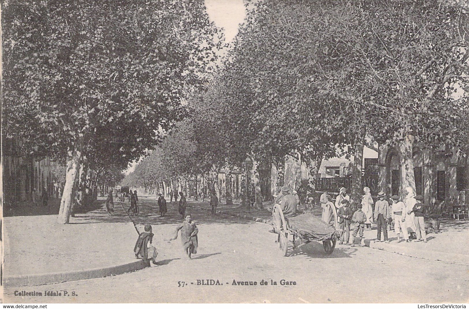 CPA - ALGERIE - BLIDA - Avenue De La Gare - Animée - Collection Idéale - Blida