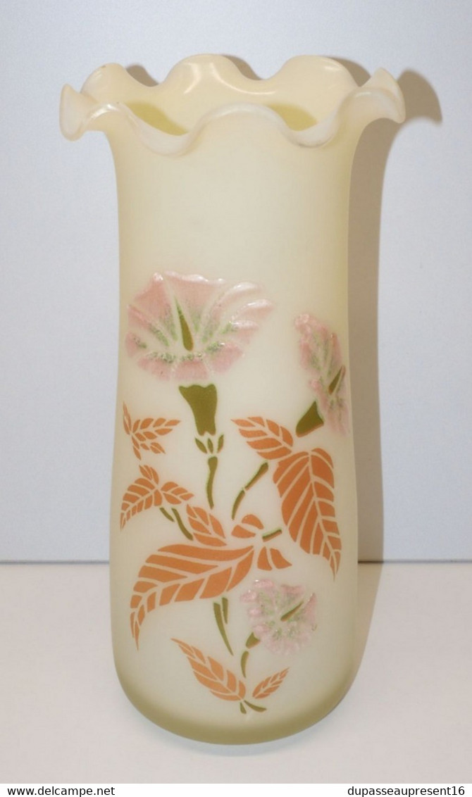 *JOLI ANCIEN VASE En VERRE Décor FLEURS émaillées En EPAISSEUR COLLECTION    E - Vasen