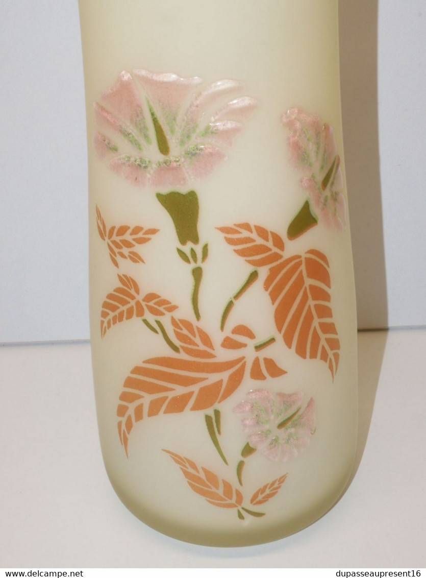 *JOLI ANCIEN VASE En VERRE Décor FLEURS émaillées En EPAISSEUR COLLECTION    E - Vases