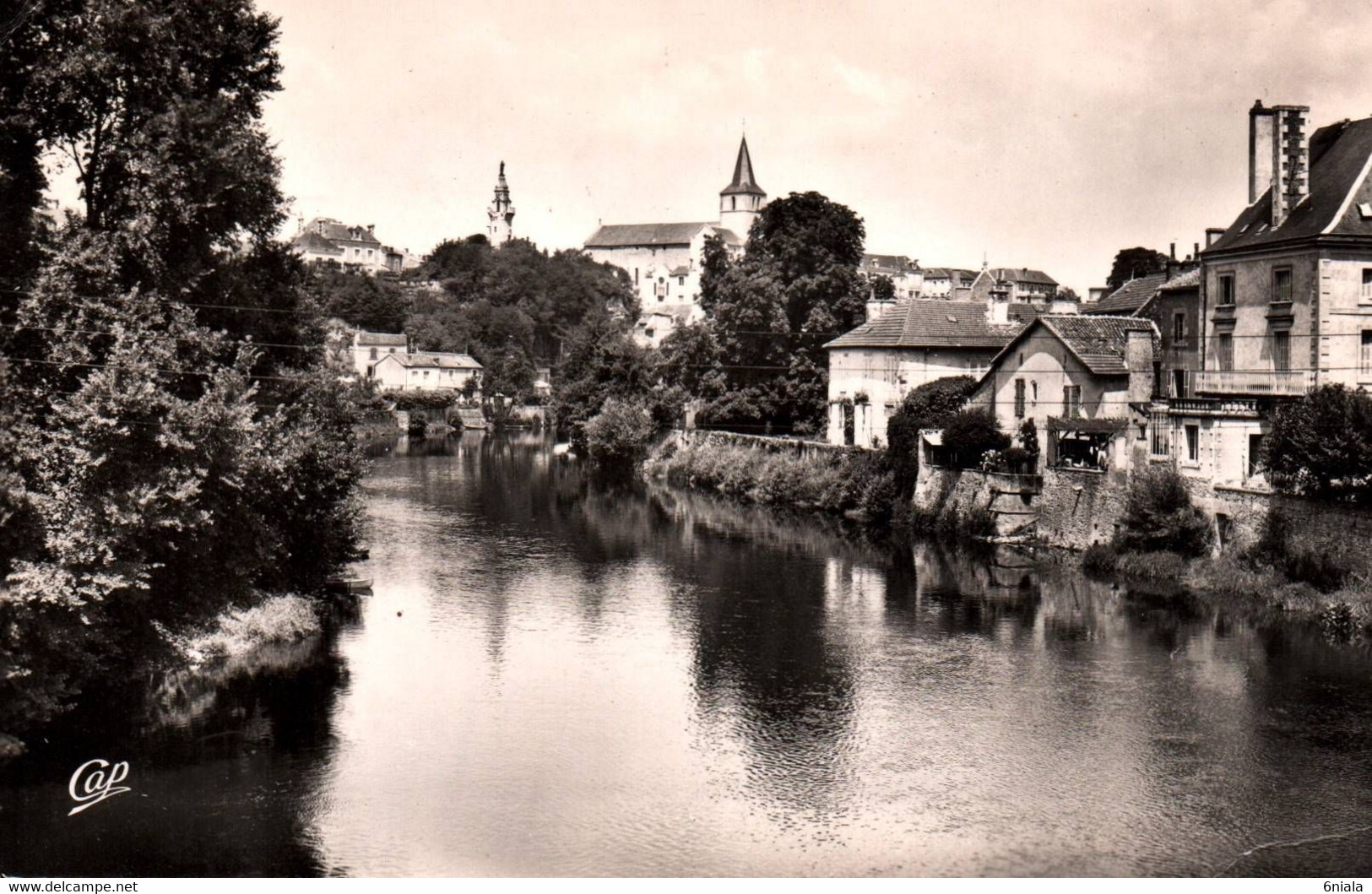 16218  MONTMORILLON  Les Bords De La Gartempe   ( 2 Scans ) 86 - Montmorillon