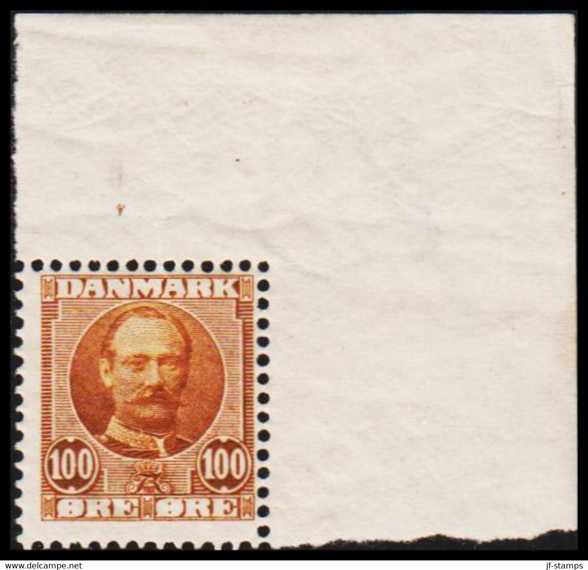 1907. King Frederik VIII. 100 Øre LUXUS Stamp Never Hinged With Corner Margin (hinged). Beauti... (Michel 59) - JF527556 - Nuovi