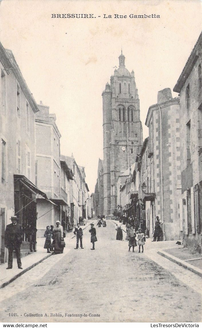 CPA - FRANCE - 79 - BRESSUIRE - La Rue Gambetta - Animée - Bressuire