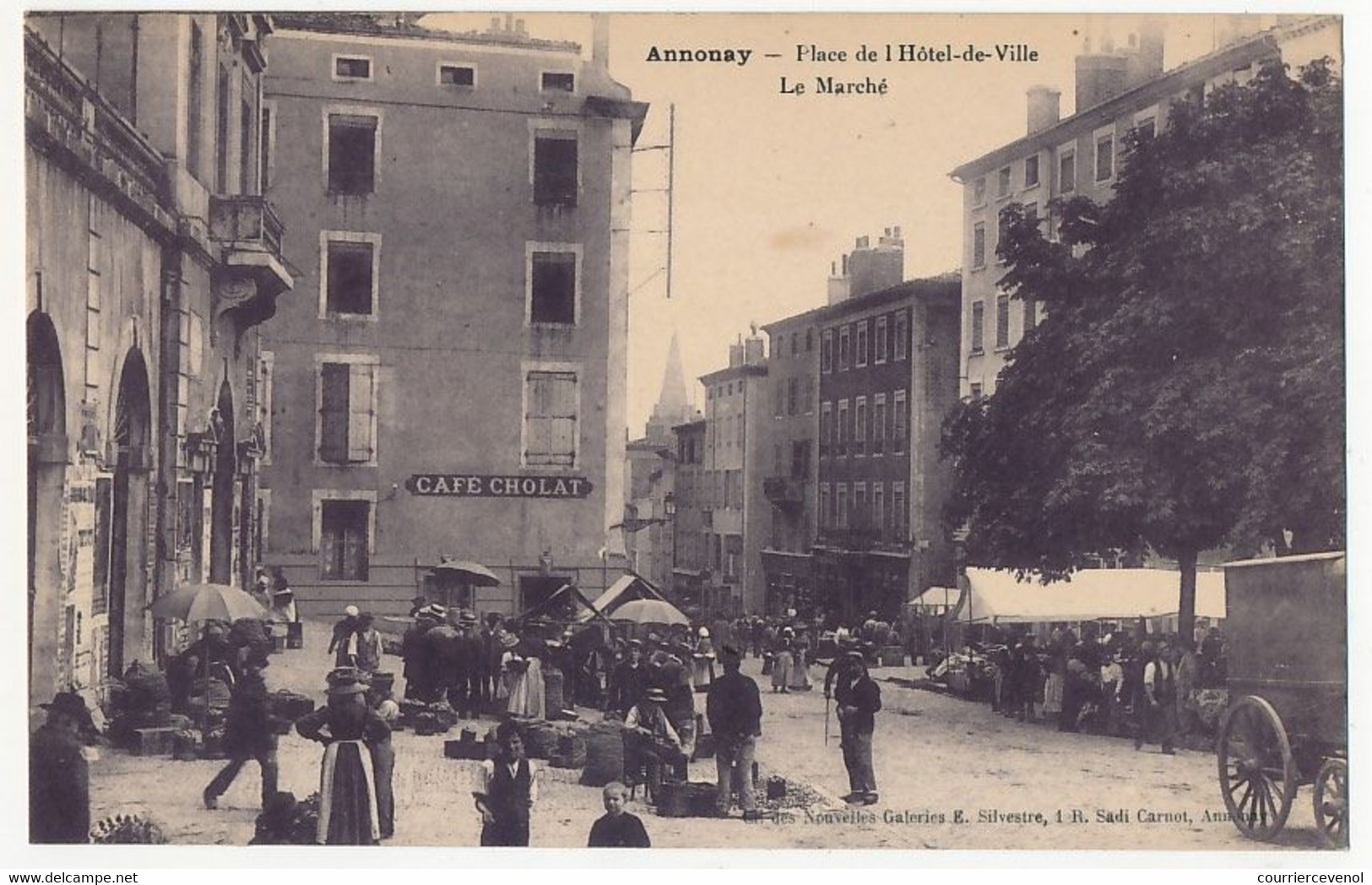 CPA - ANNONAY (Ardèche) - Place De L'Hôtel De Ville - Le Marché - Annonay