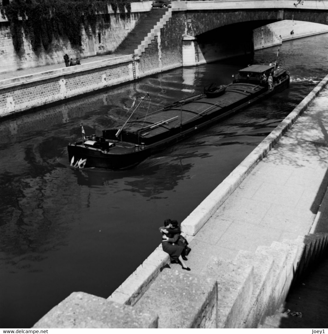 Scène De Vie, Paris Années 50,tirage Argentique Réalisé à Partir Du Négatif  Format 30 Cm/30 Cm - Persons