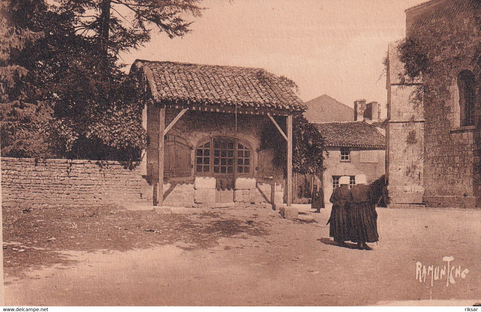 SAINT HILAIRE LES LOGES - Saint Hilaire Des Loges