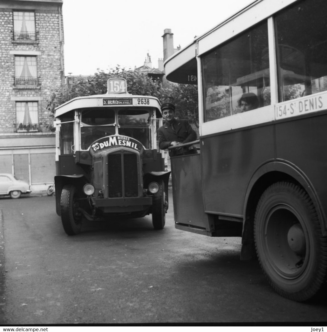 Scène De Vie, Paris Années 50 Autobus Ratp ,tirage Argentique Réalisé à Partir Du Négatif  Format 30 Cm/30 Cm - Auto's