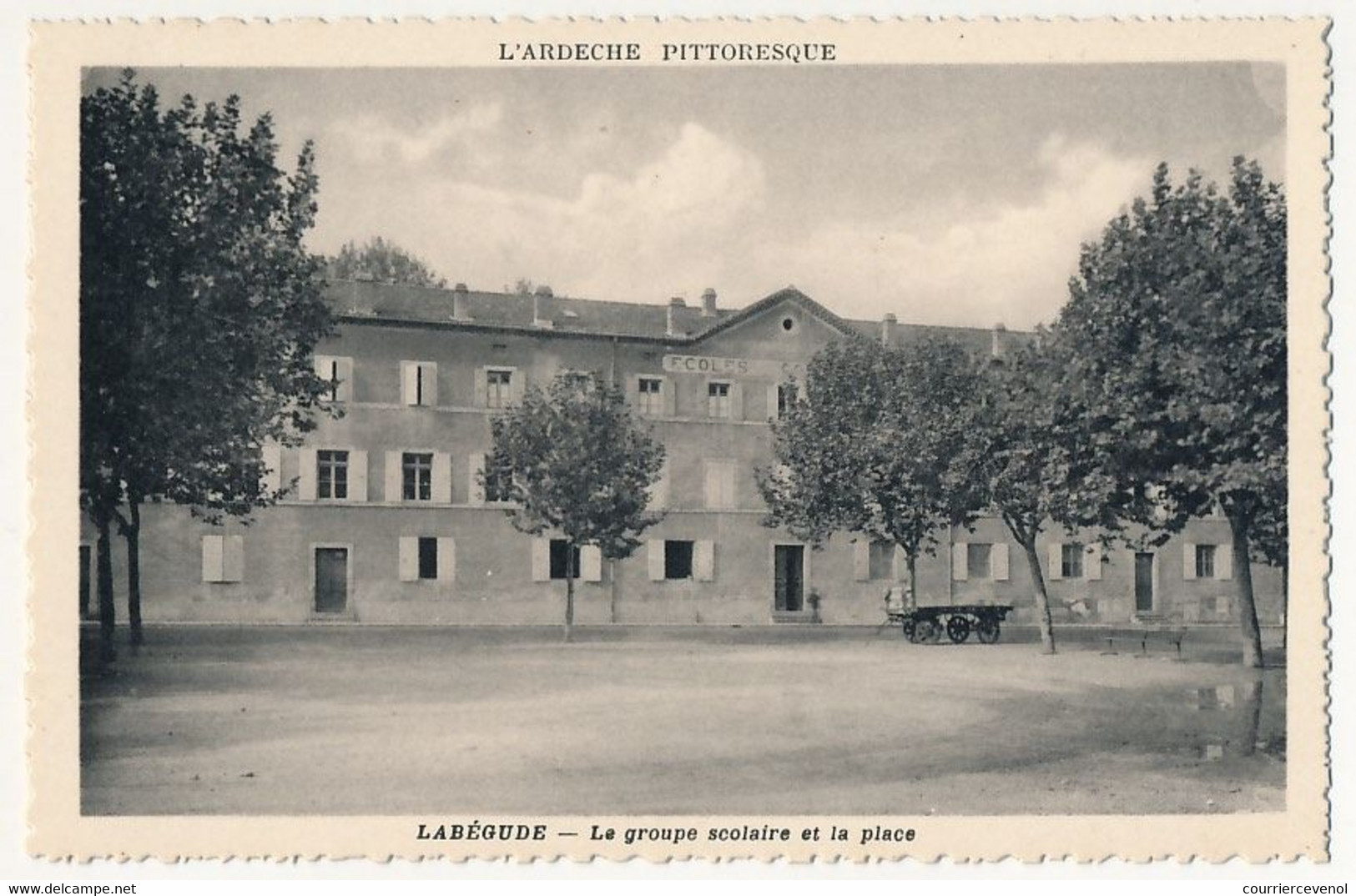 CPSM - LABEGUDE (Ardèche) - Le Groupe Scolaire Et La Place - Autres & Non Classés