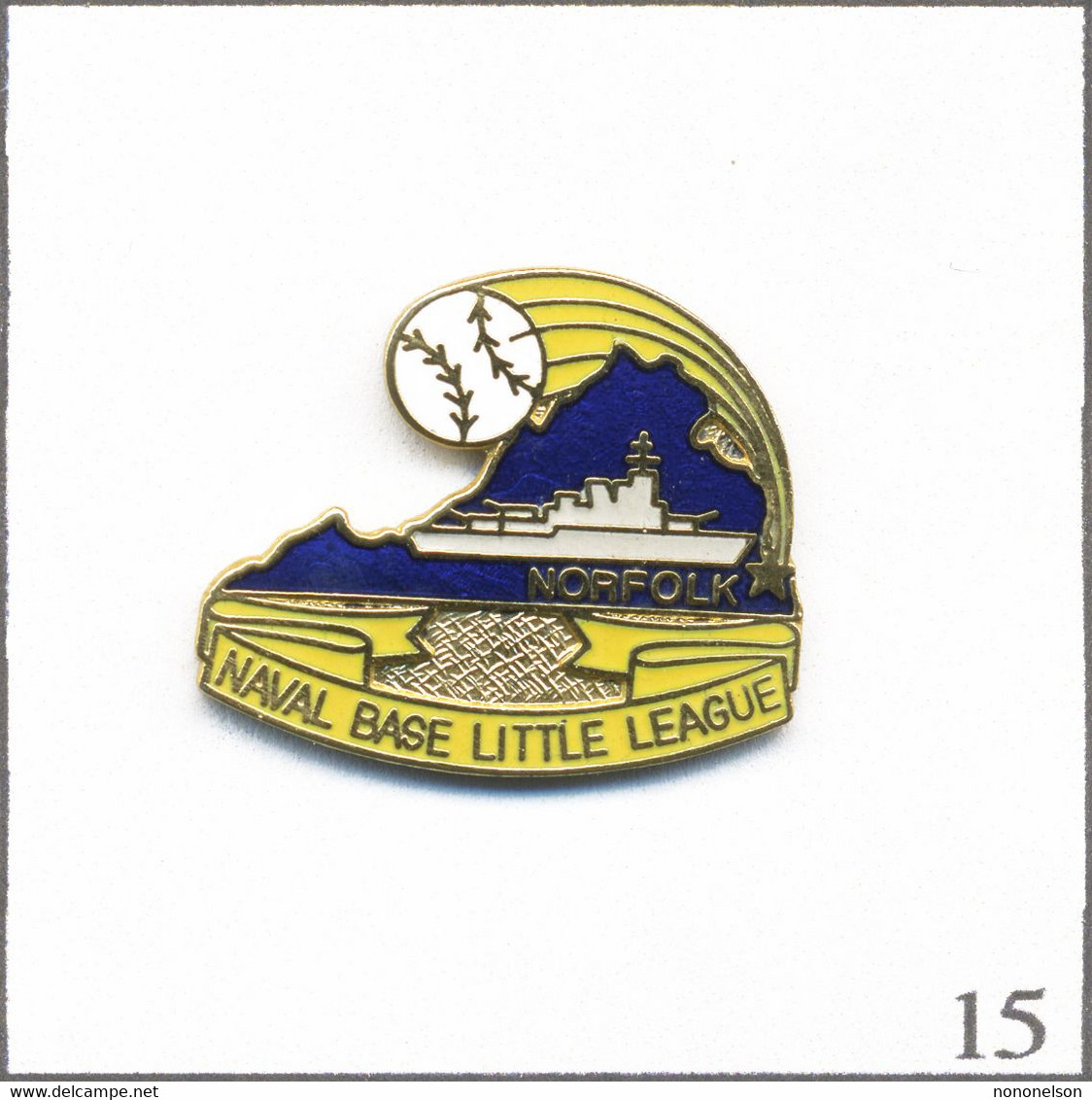 Pin's Baseball / Naval Base Little League - Norfolk (USA - Virginie) Avec Bâtiment Marine US. Non Est. EGF. T900-15 - Baseball