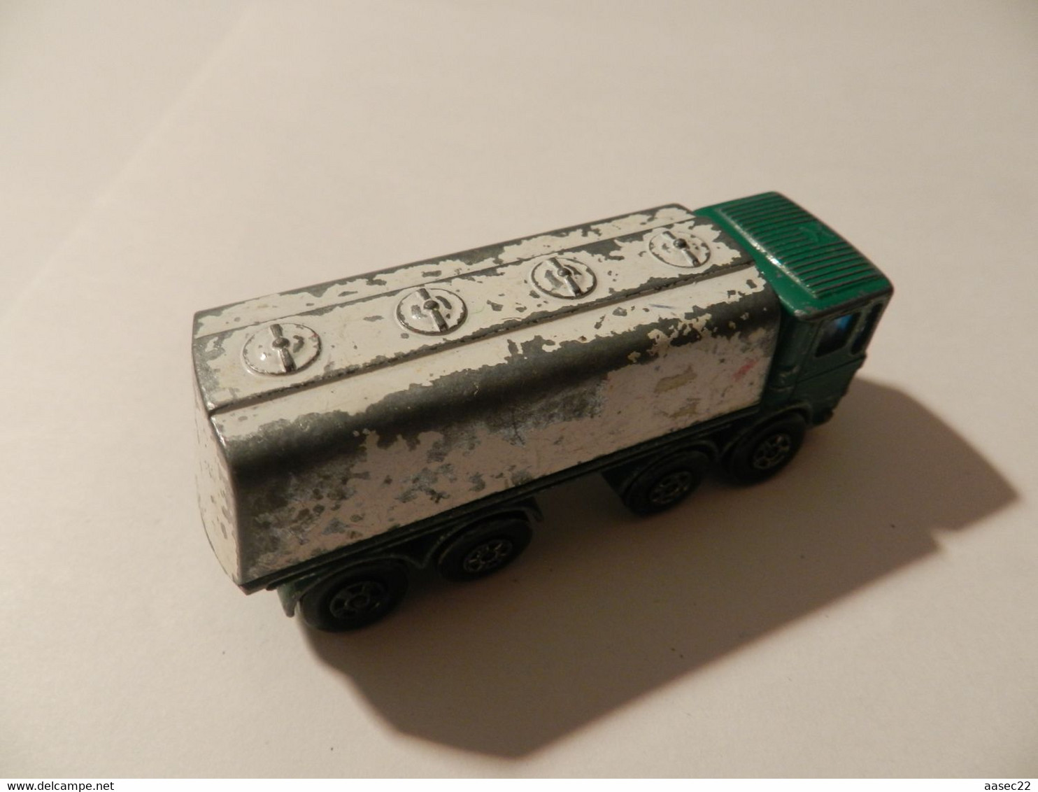 Matchbox      Leyland Petrol Tanker   / 1968   ***  3586  *** - Matchbox (Lesney)