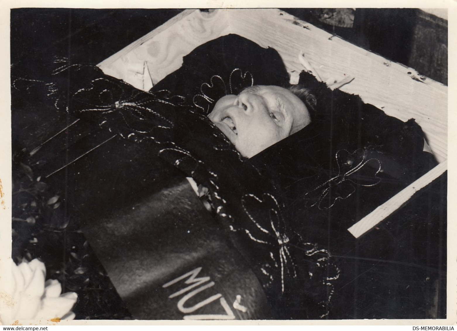 Funeral Post Mortem Dead Woman Corpse In Open Coffin Casket - Funerali