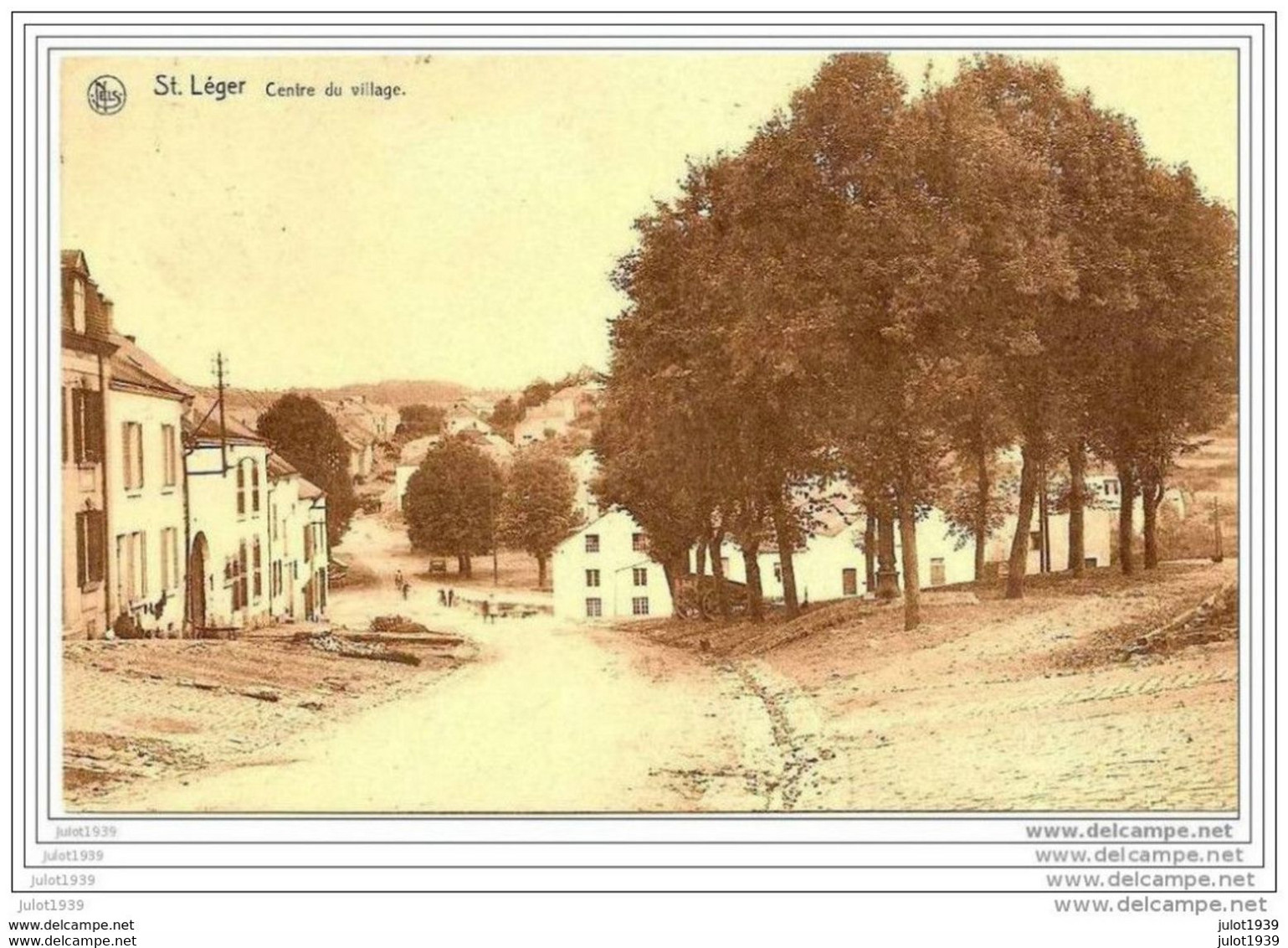 SAINT - LEGER ..-- Centre Du Village . 1933 Vers IXELLES ( Mme SCHEUER ) . Voir Verso . - Saint-Léger