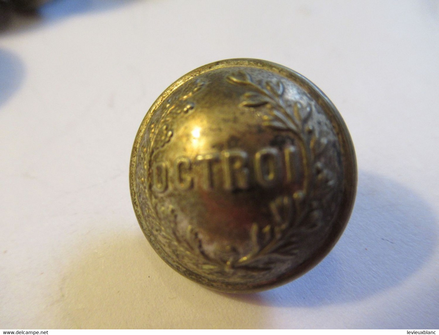 7 Boutons Bombés Anciens D'époque/OCTROI/ 2,1  Cm/Laiton Argenté/A M & Cie Paris /Début XXéme       BOUT188 - Botones