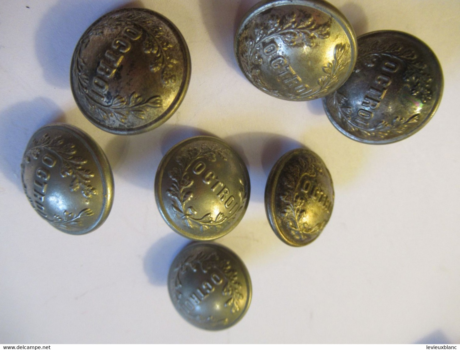 7 Boutons Bombés Anciens D'époque/OCTROI/ 2,1  Cm/Laiton Argenté/A M & Cie Paris /Début XXéme       BOUT188 - Buttons