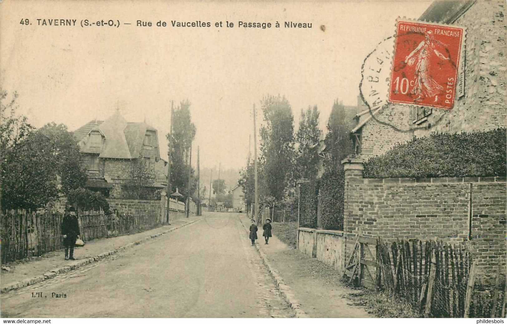 VAL D'OISE  TAVERNY  Rue De Vaucelles Et Le Passage A Niveau - Taverny