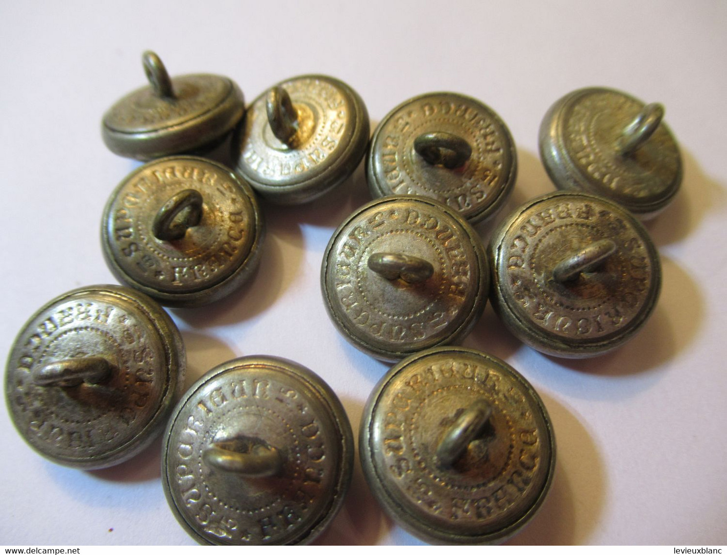 10  Boutons Bombés Anciens D'époque/OCTROI/ 1,5   Cm/Laiton Argenté/Supérieur France ./Début XXème       BOUT211 - Buttons