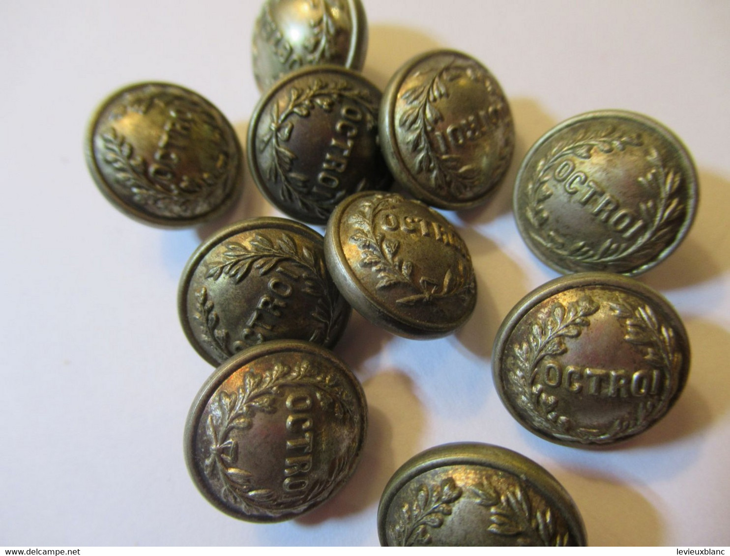 10  Boutons Bombés Anciens D'époque/OCTROI/ 1,5   Cm/Laiton Argenté/Supérieur France ./Début XXème       BOUT211 - Botones