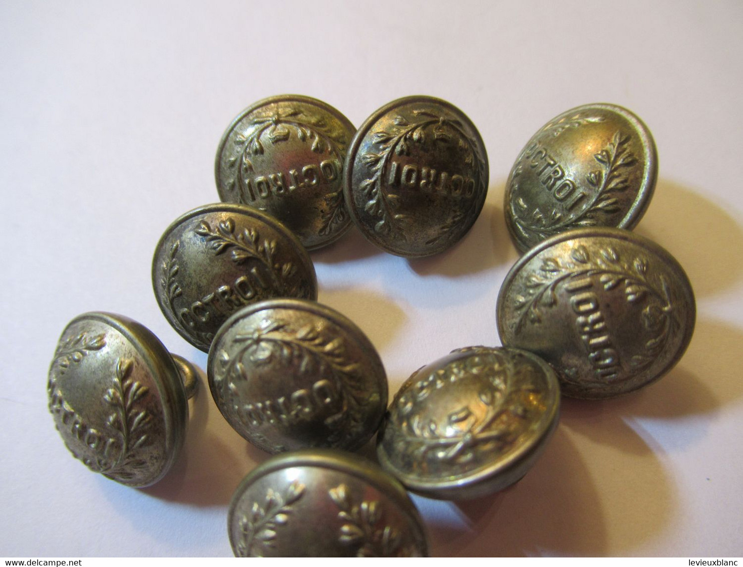 9 Boutons Bombés Anciens D'époque/OCTROI/ 1,5   Cm/Laiton Argenté/A.M. & Cie Paris./Début XXème       BOUT212 - Knopen