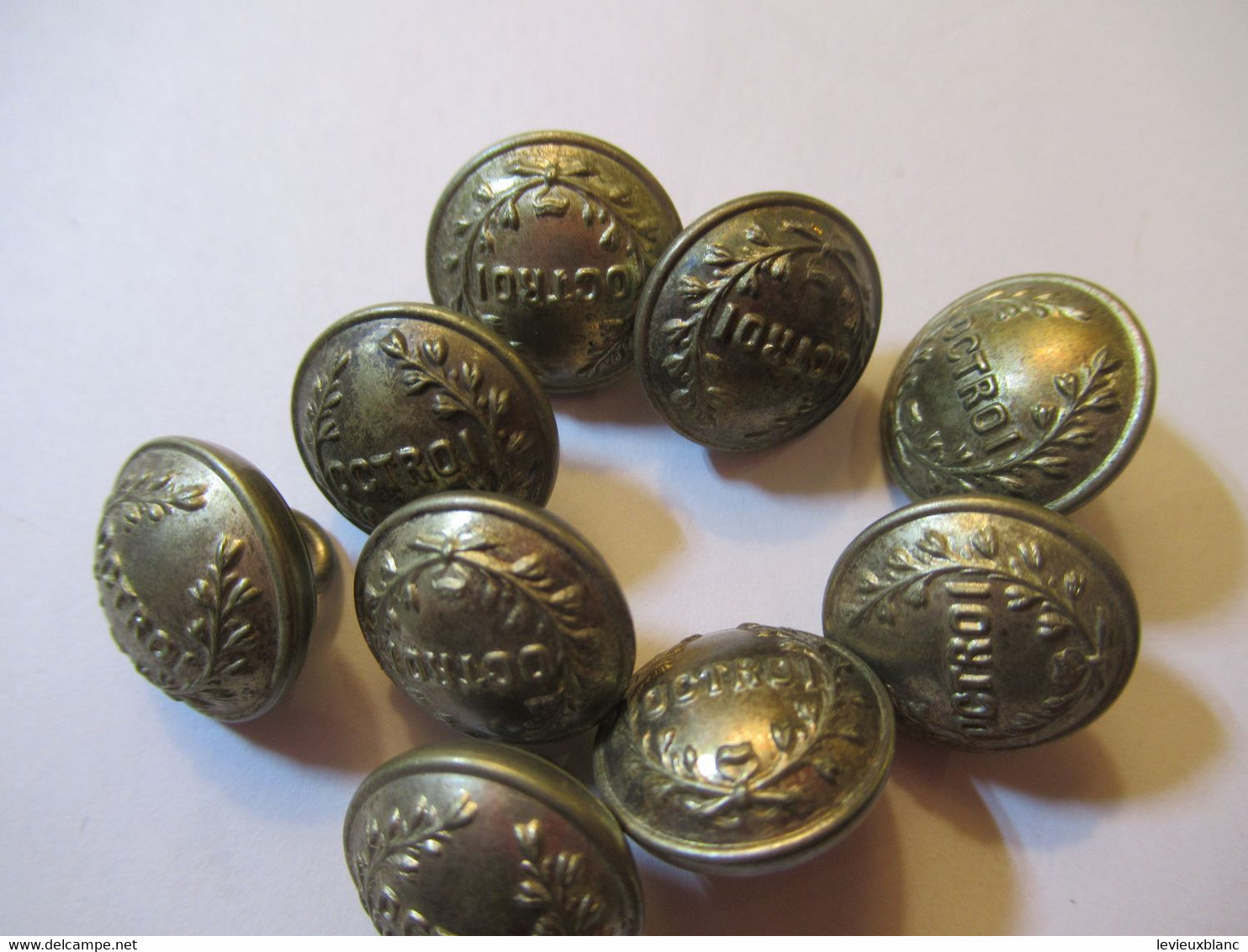 9 Boutons Bombés Anciens D'époque/OCTROI/ 1,5   Cm/Laiton Argenté/A.M. & Cie Paris./Début XXème       BOUT212 - Knöpfe