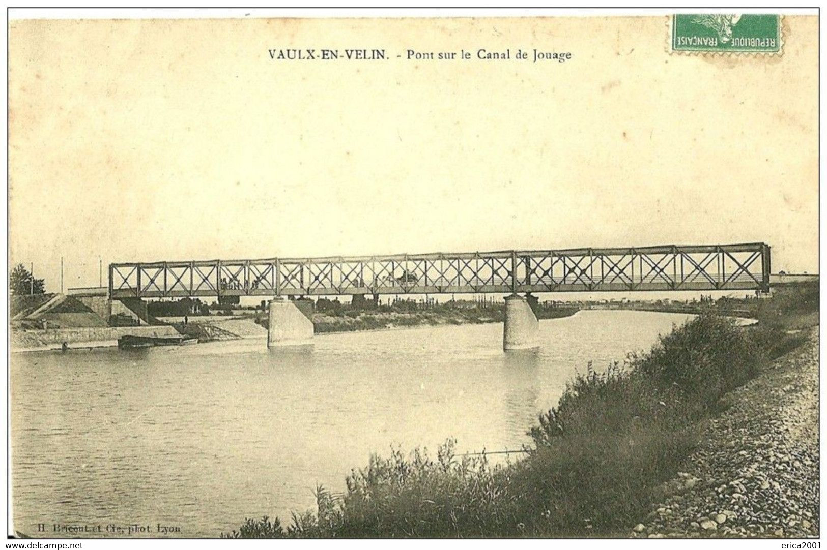 Vaux En Velin. Le Pont Sur Le Canal De La Jouage. - Vaux-en-Velin