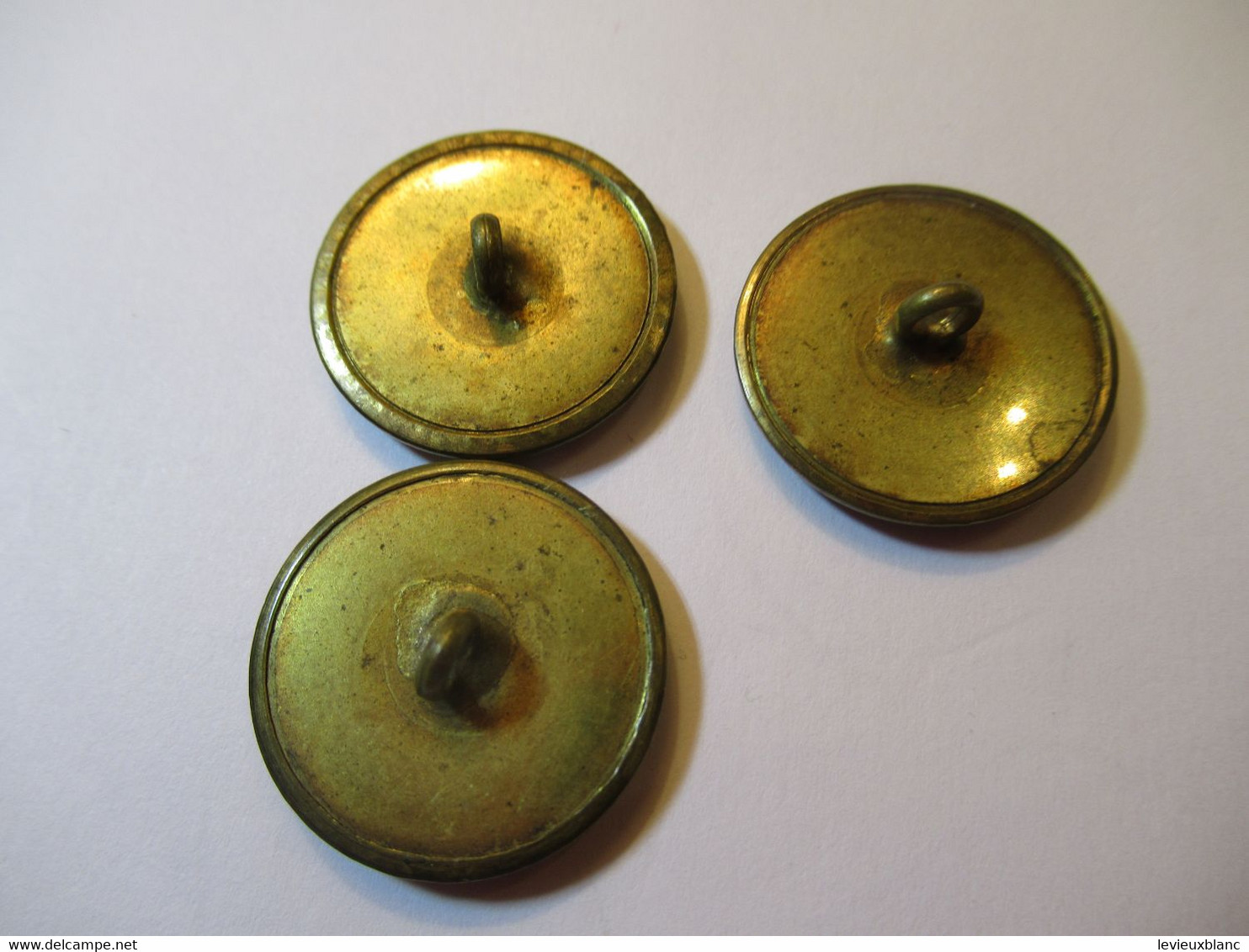 3 Boutons En Relief Anciens De Livrée /MONOGRAMME  à Déterminer / 2 ,5   Cm/ Laiton  Poli /Début XXème       BOUT209 - Boutons