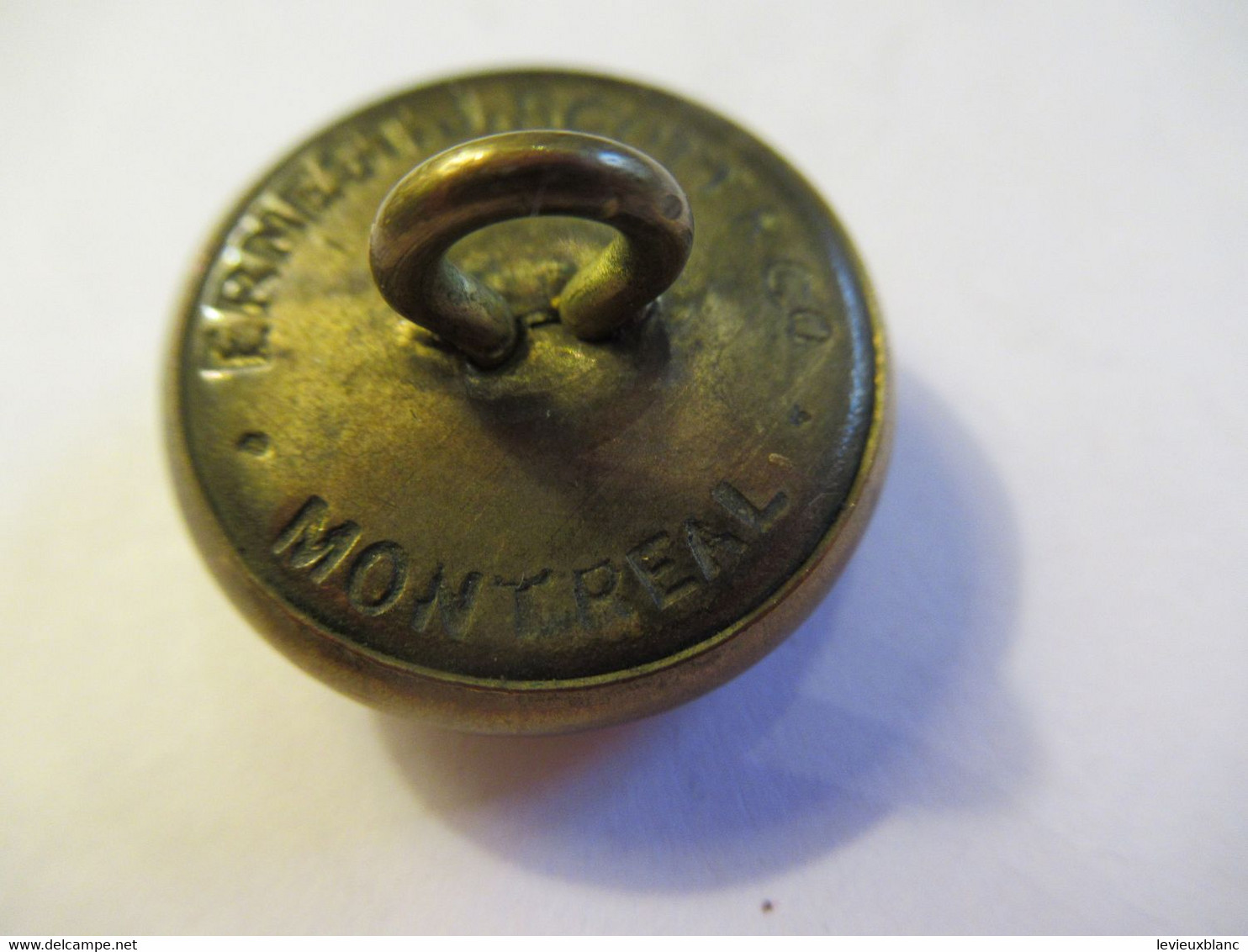 1 Bouton En Bronze Ancien Bombé/COURONNE ROYALE/ 2,1  Cm/ Ernest J Scott Co / Montréal CANADA/Début XXème       BOUT191 - Bottoni