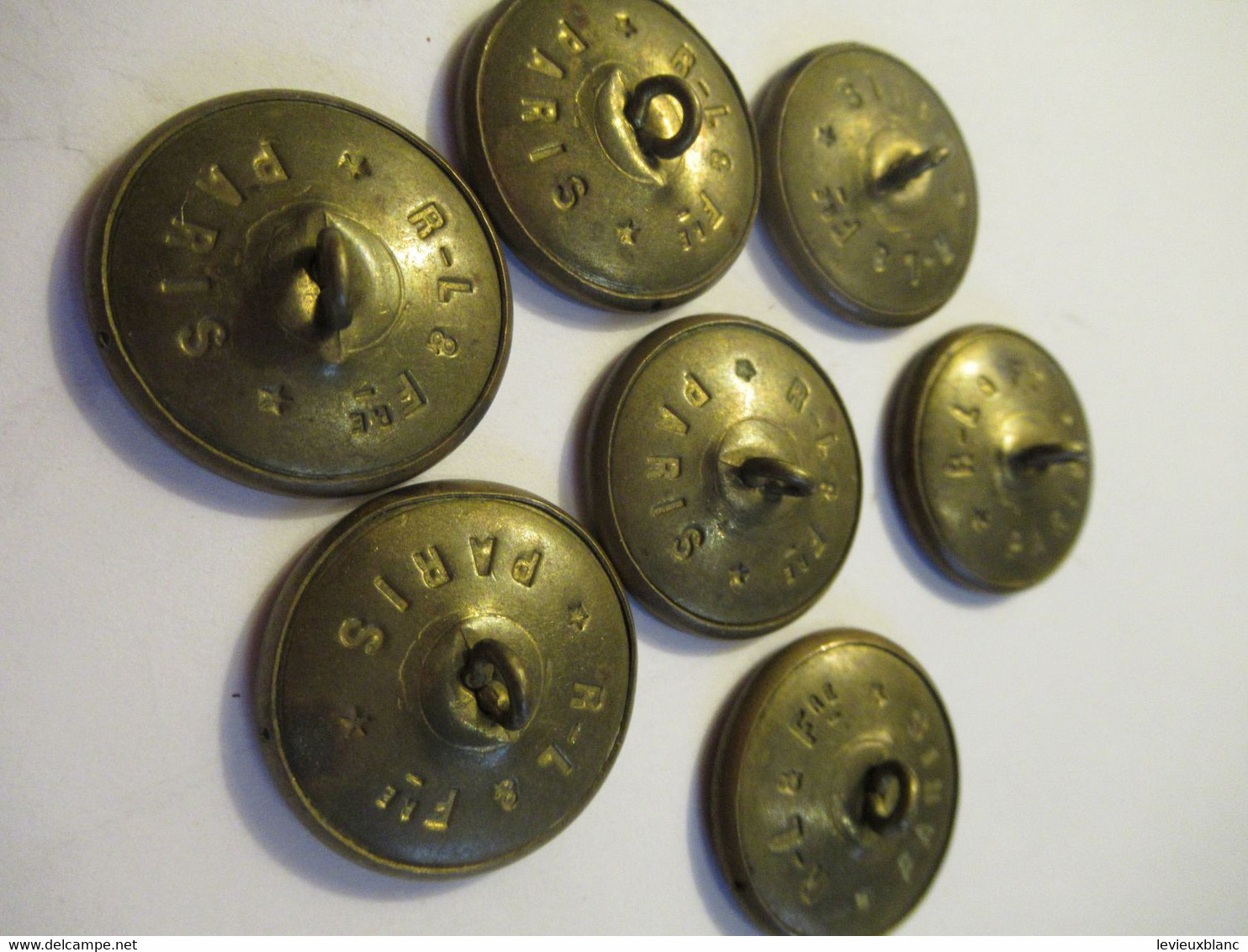 7 Grands  Boutons Plats  En Cuivre Ancien Non Personnalisés/ 2,7 Cm/ R.L. & Fr Paris./Début XXème  BOUT192 - Buttons