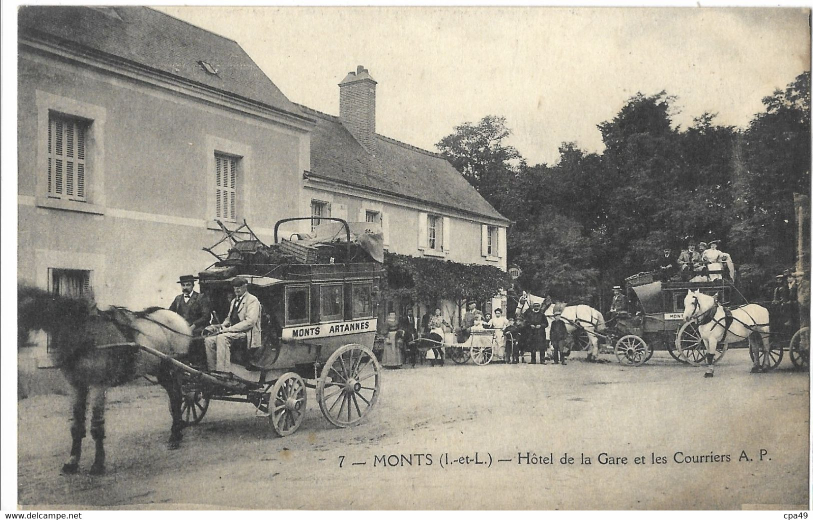 37   MONTS   HOTEL  DE  LA  GARE  ET  LES  COURRIERS - Other & Unclassified