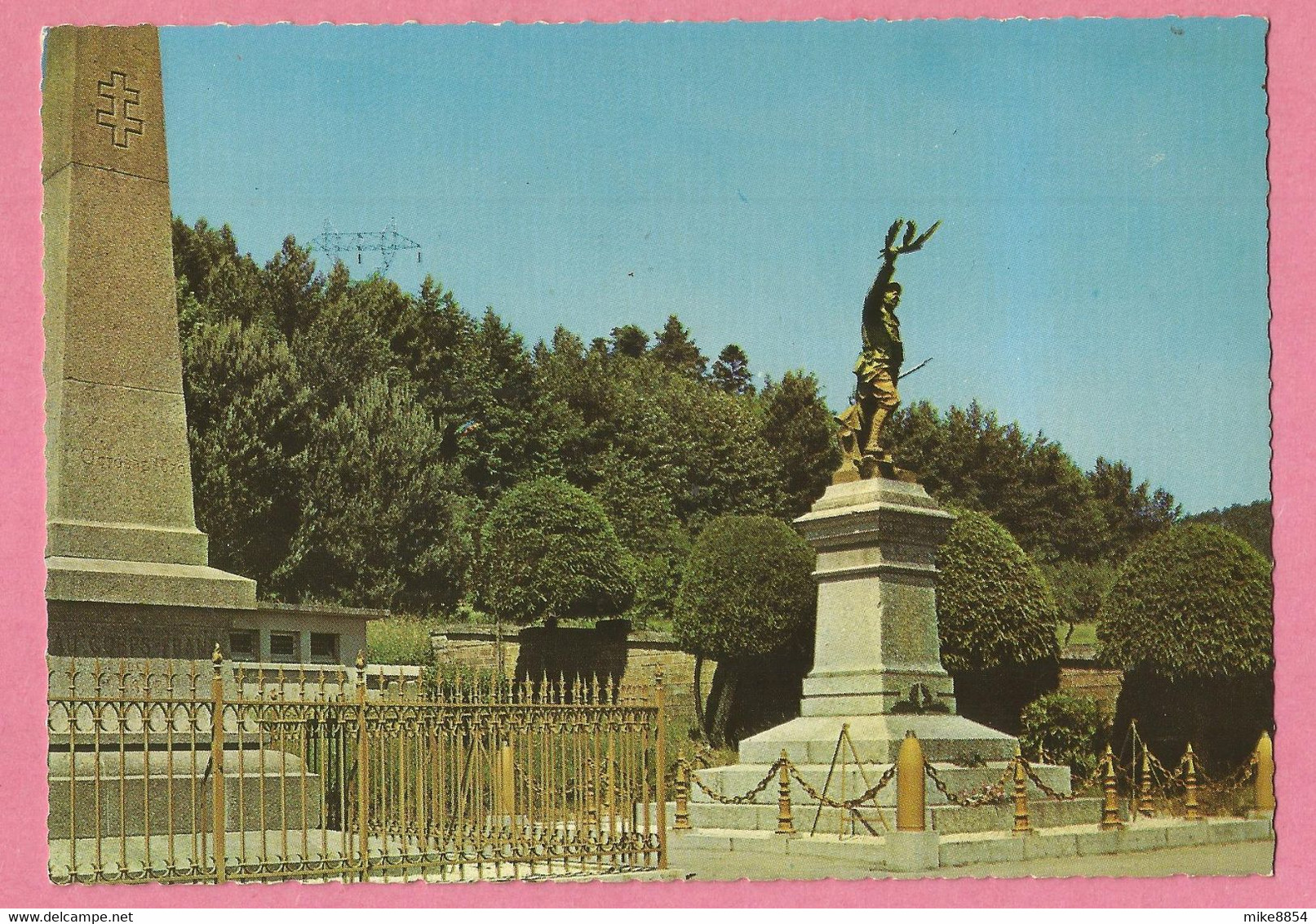 A187  CP  BROUVELIEURES  (Vosges)  Les Monuments Aux Morts De 1870 Et De 1914-18  ++++ - Brouvelieures