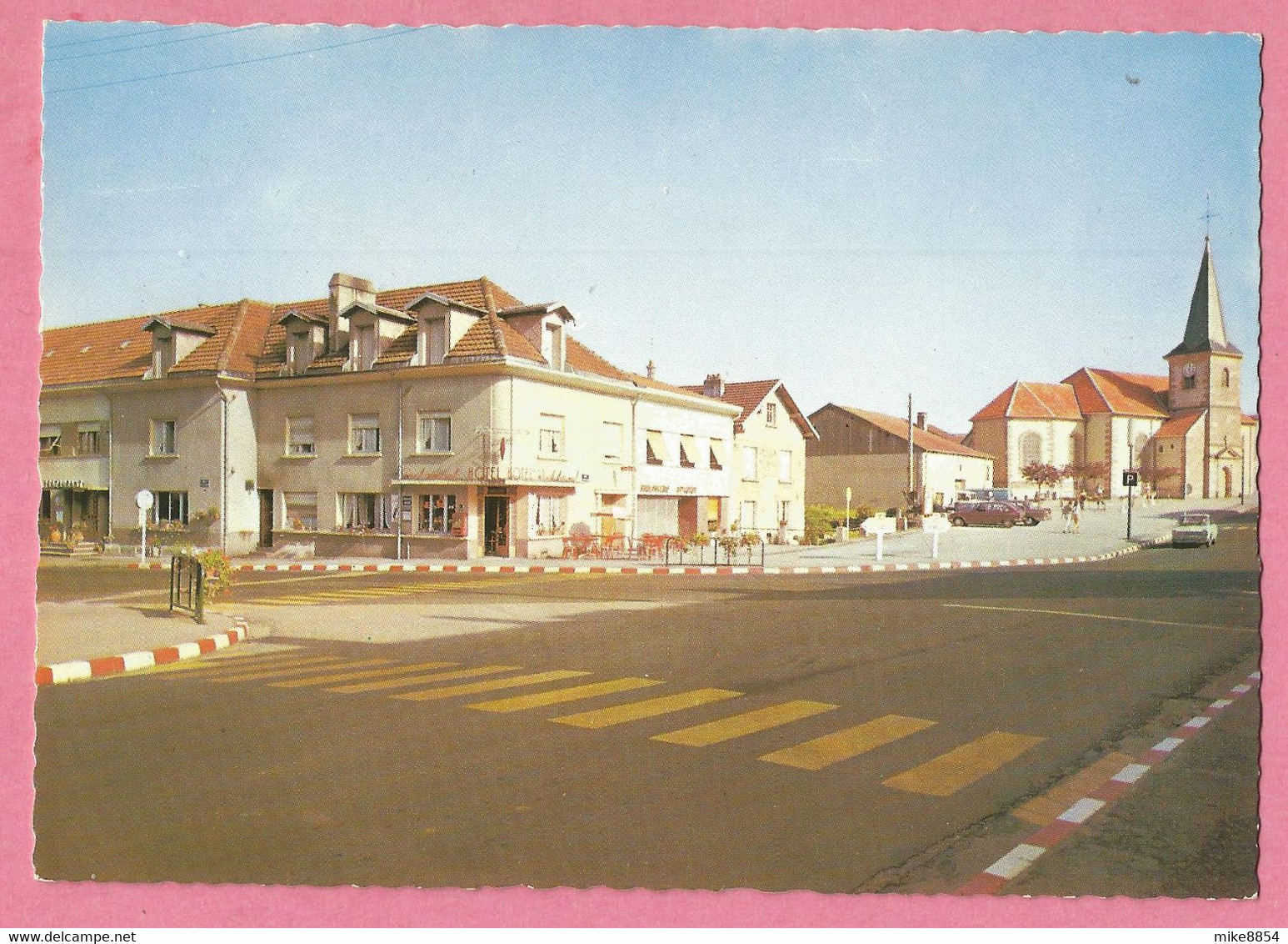 A187  CP  BROUVELIEURES  (Vosges)  Le Centre Et L'Hôtel De Ville - Hôtel Dossmann  - Studio ROBERT Bruyères +++ - Brouvelieures