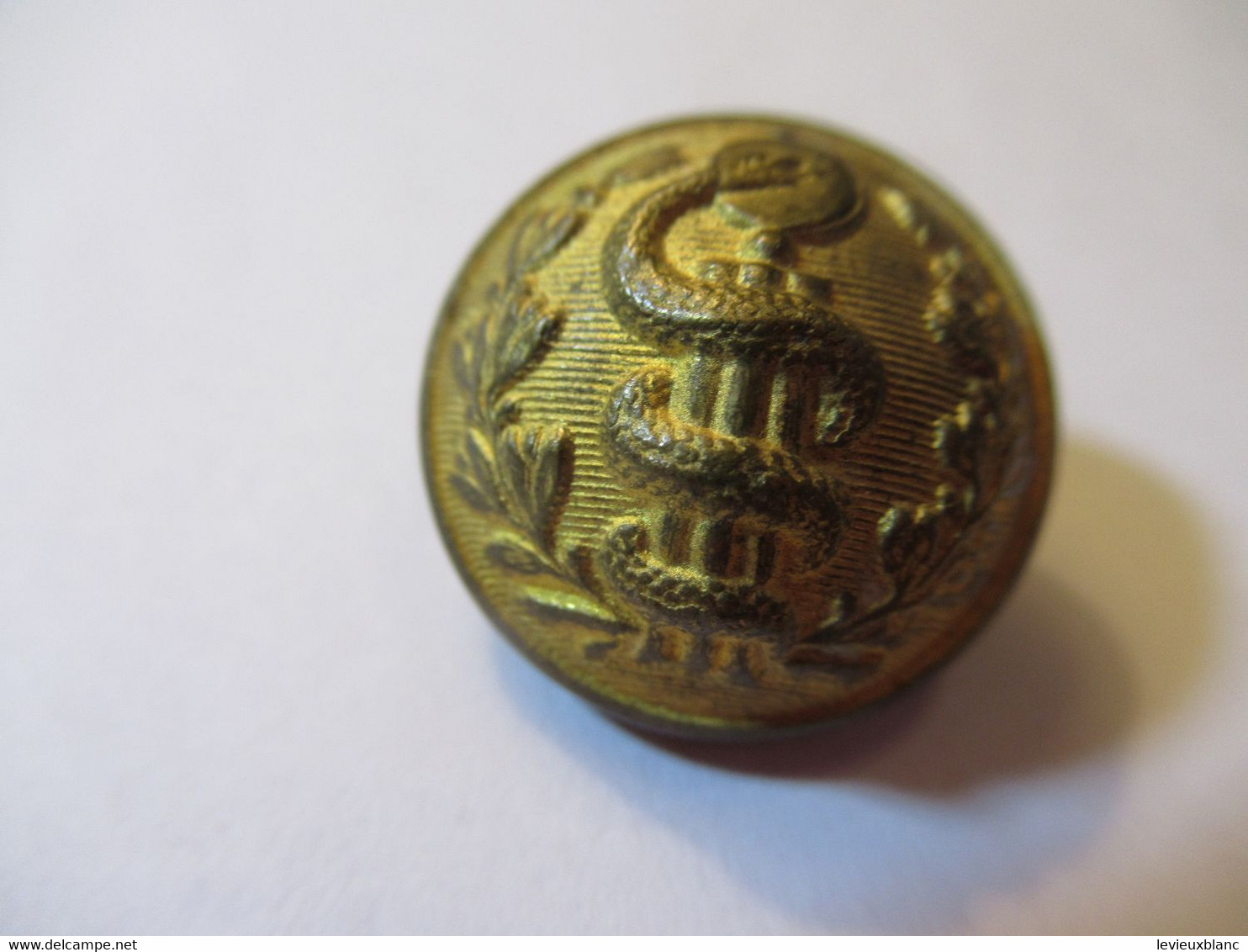 1 Bouton Ancien Bombé/Militaria/Médecine/ CADUCEE/MAISON LIAND   Paris/2,1 Cm /début XXéme   BOUT200 - Buttons