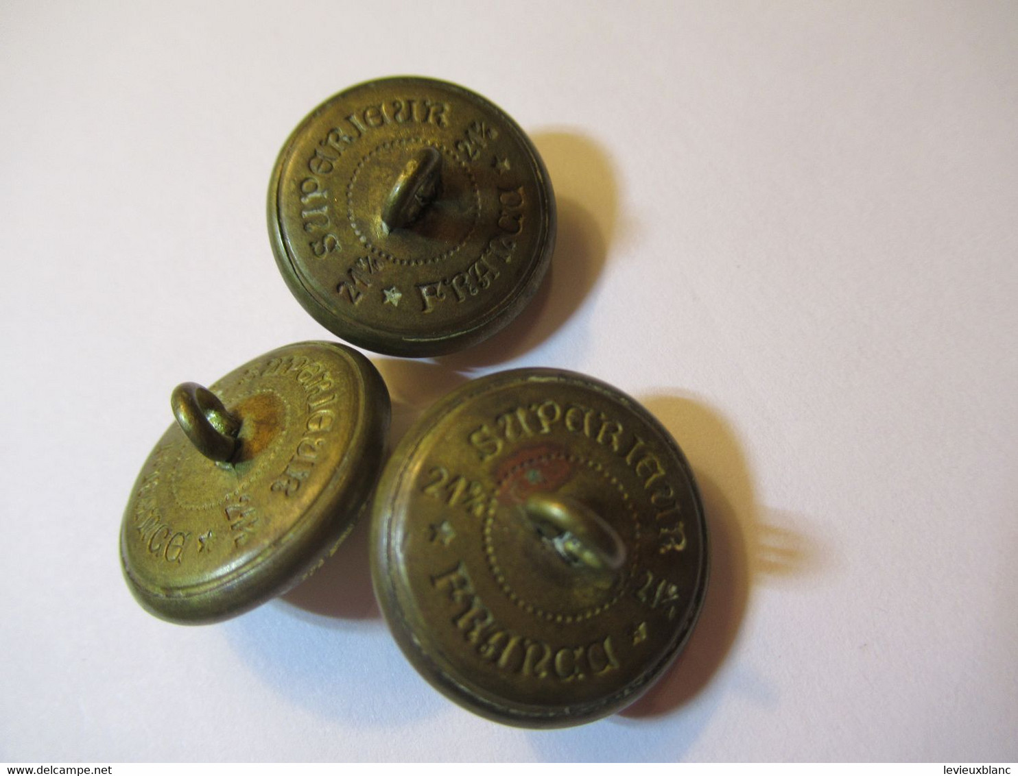 3 Boutons Anciens Bombés/Militaria/Médecine/ CADUCEE/SUPERIEUR Franca  Paris/2,1 Cm /début XXéme   BOUT201 - Botones