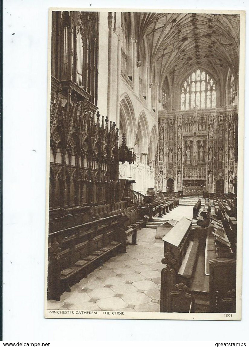 Hampshire   Postcard Winchester Cathedral The Choir  Unused - Winchester