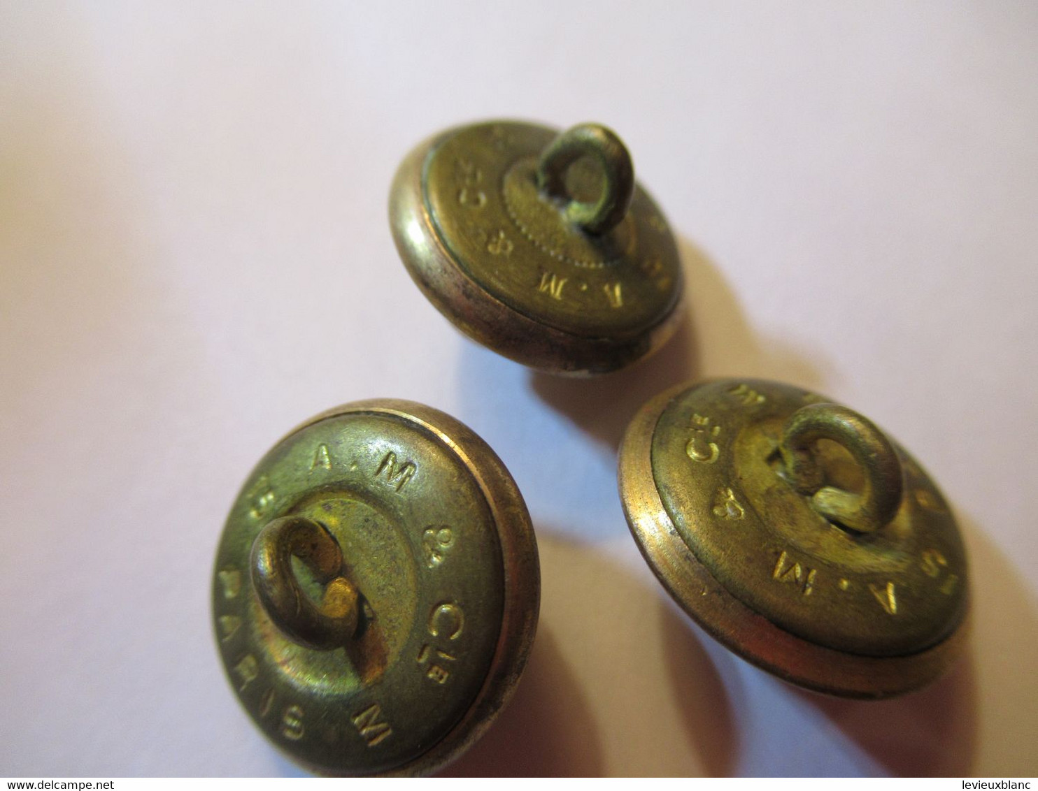 3 Boutons Anciens Bombés/Militaria/Médecine/ CADUCEE/A M & Cie  Paris/1,5  Cm /début XXéme   BOUT206 - Botones