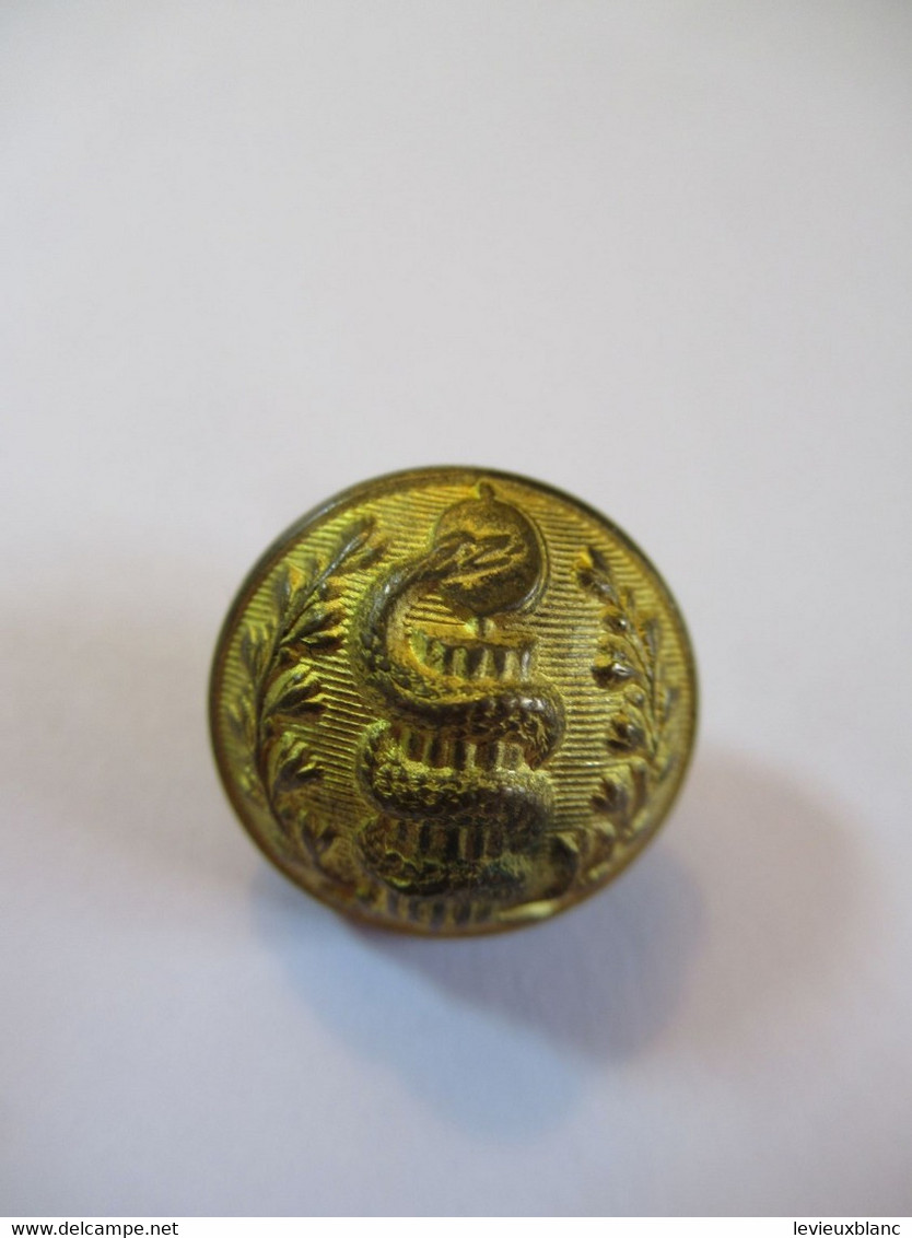 1 Bouton Ancien Bombé/Militaria/Médecine/ CADUCEE/Perfectionné Paris/1,5   Cm /début XXéme   BOUT204 - Buttons