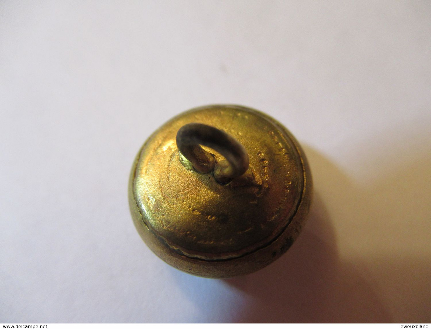 1 Mini  Bouton Ancien  Bombé /Militaria/ Enseignement/ Ecole Nationale Professionnelle/1,5   Cm /Début--XXéme   BOUT214 - Boutons