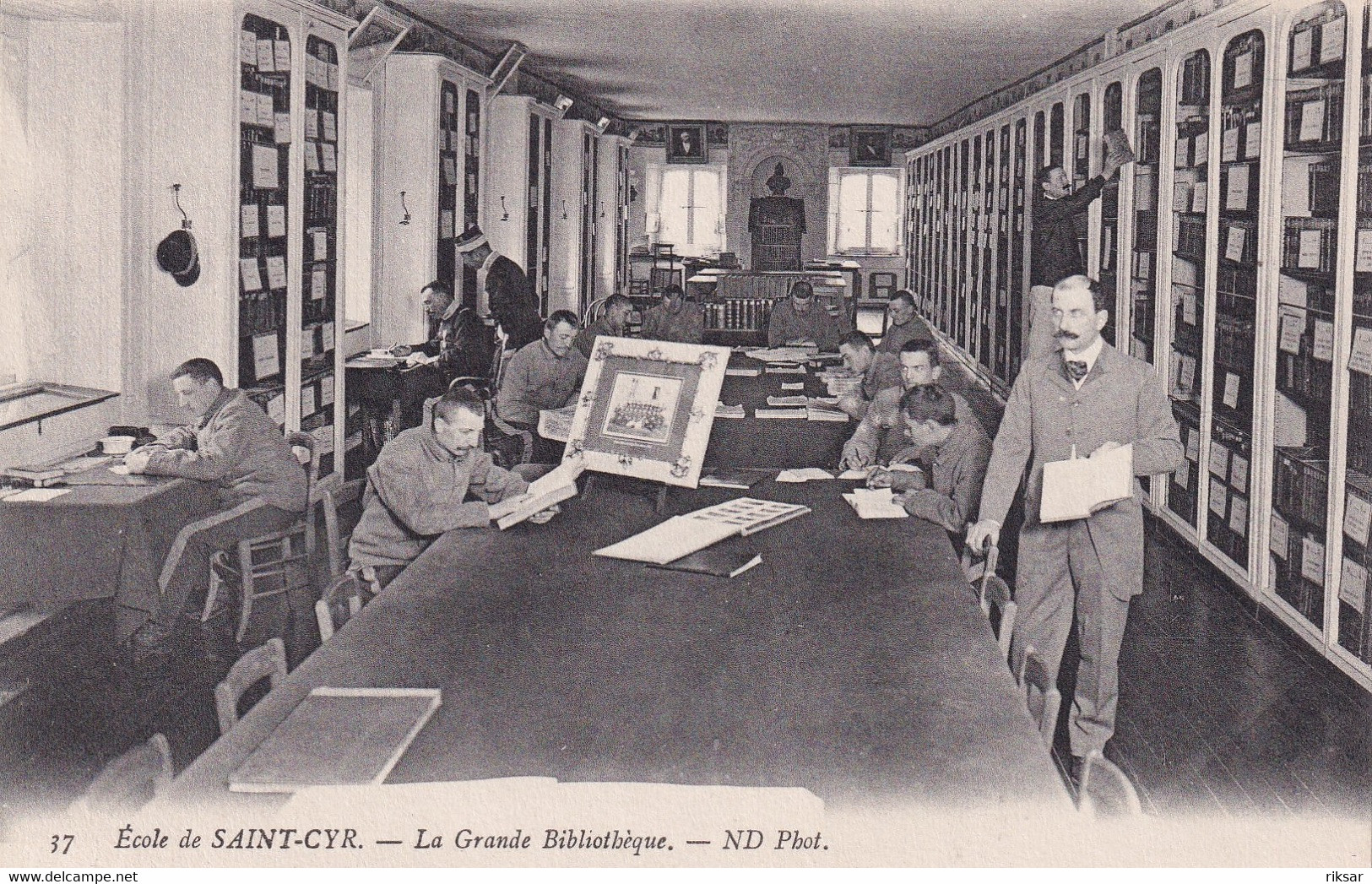 BIBLIOTHEQUE(SAINT CYR) - Libraries