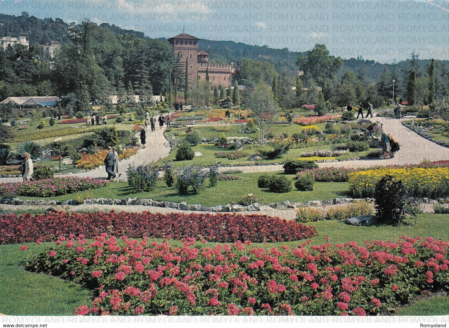 CARTOLINA  TORINO,PIEMONTE,IL CASTELLO MEDIOEVALE ED UN ANGOLO PITTORESCO DEL VALENTINO-BELLA ITALIA,VIAGGIATA - Castello Del Valentino