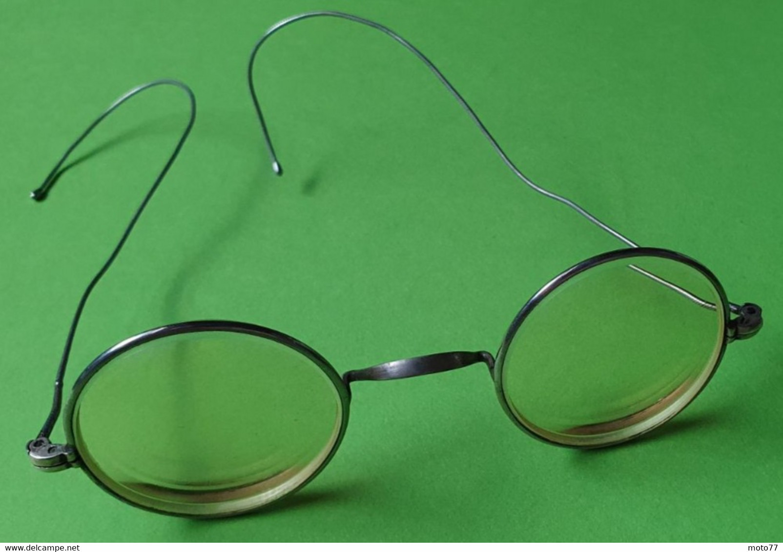 Ancienne Paire De LUNETTES Ronde Et Branches Réglables - Verres Correcteurs - Etat D'usage - Vers 1940 - Accesorios