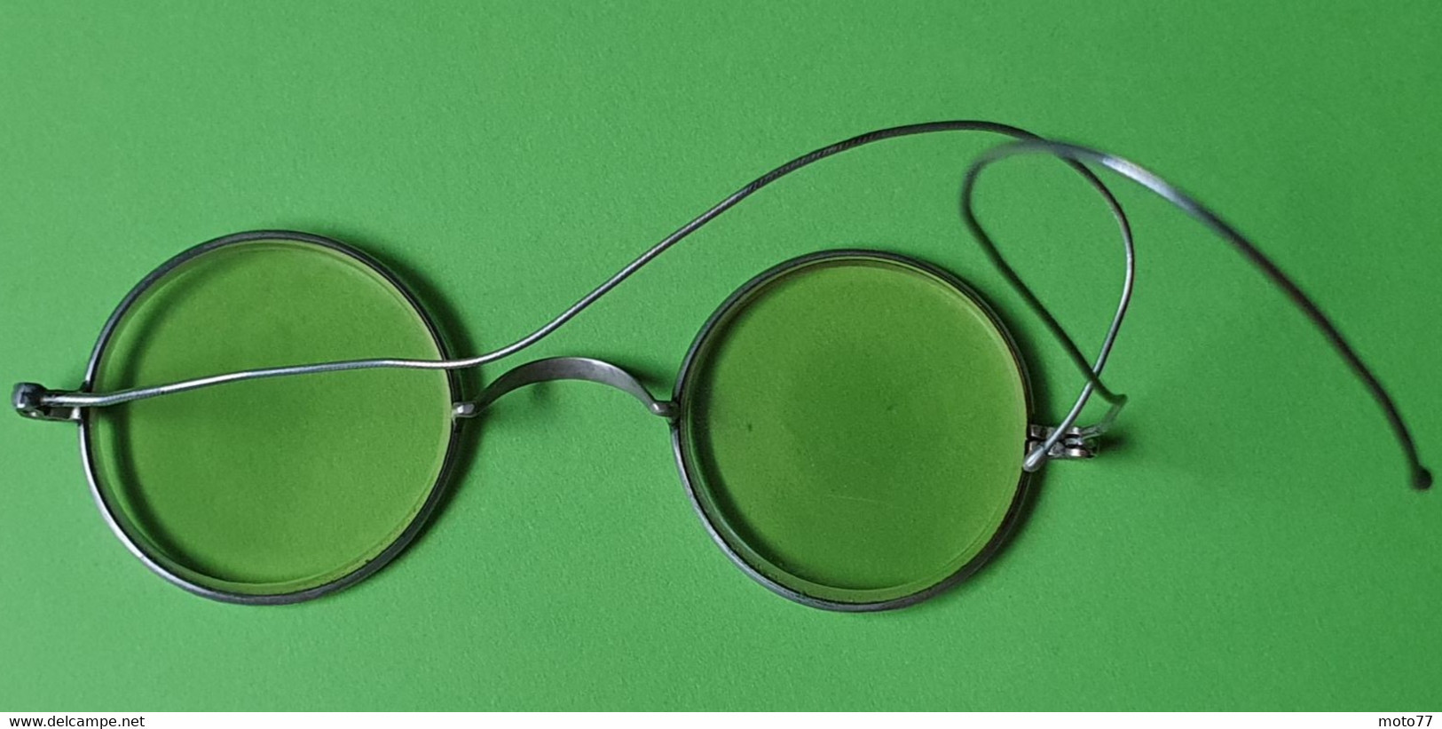 Ancienne paire de LUNETTES ronde et branches réglables - Verres correcteurs - Etat d'usage - vers 1940