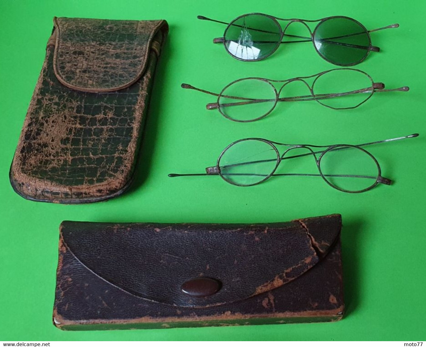 Lot De 2 Anciens ÉTUIS à LUNETTES En Cuir Et 3 Paires De LUNETTES - Etat D'usage Verres Cassés Ou Manquants - Vers 1940 - Accesorios