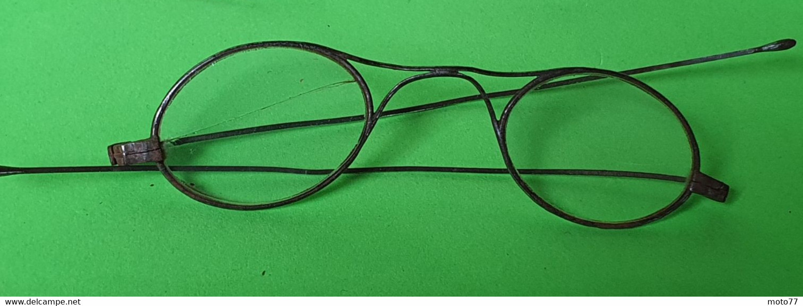 Lot De 2 Anciens ÉTUIS à LUNETTES En Cuir Et 3 Paires De LUNETTES - Etat D'usage Verres Cassés Ou Manquants - Vers 1940 - Accesorios