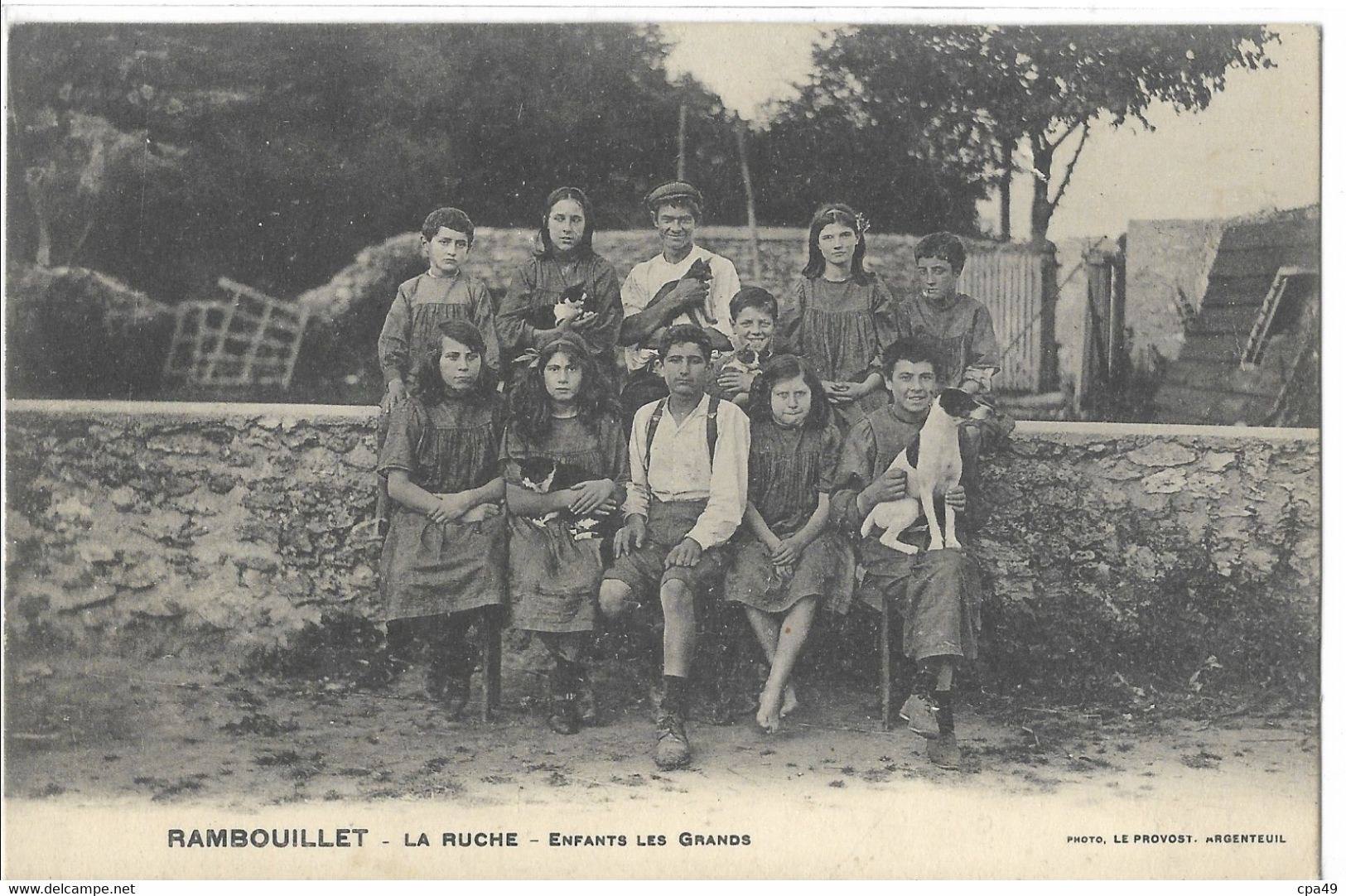 78     RAMBOUILLET   LA  RUCHE   ENFANTS  LES  GRANDS - Rambouillet