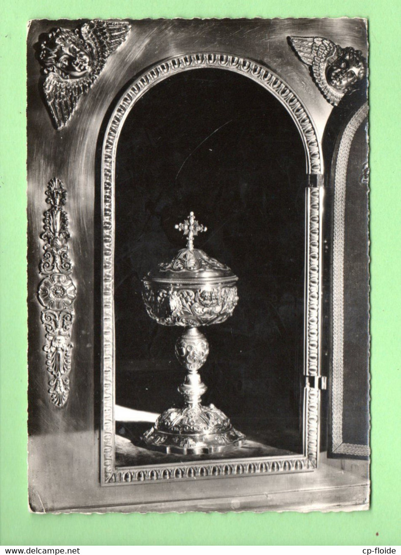 01 - ARS_SUR-FORMANS . CIBOIRE DU CURÉ D' ARS DANS LE TABERNACLE DE SON MAITRE-AUTEL - Ref. N°36107 - - Ars-sur-Formans