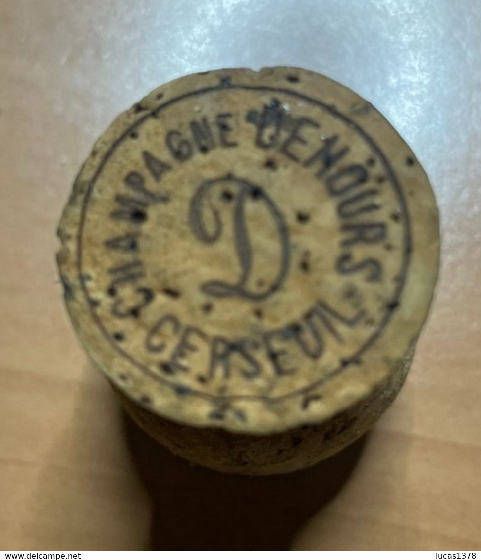 RARE ++ / VIEUX MUSELET ET SON BOUCHON CHAMPAGNE DEMOURS  / A VOIR - Möt Et Chandon