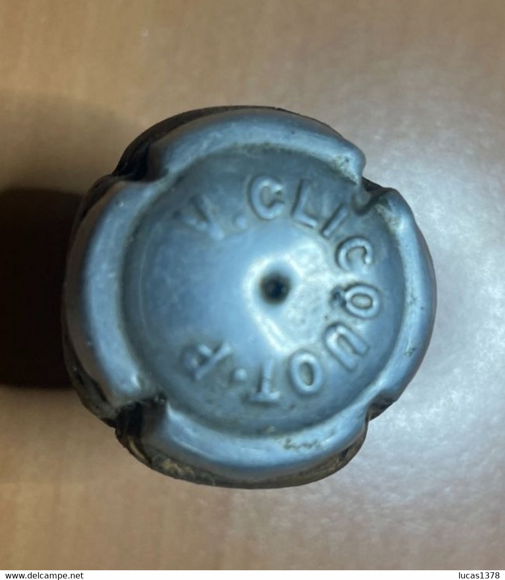 RARE ++ / VIEUX MUSELET ET SON BOUCHON CHAMPAGNE VEUVE CLICQUOT   / A VOIR - Clicquot (Veuve)