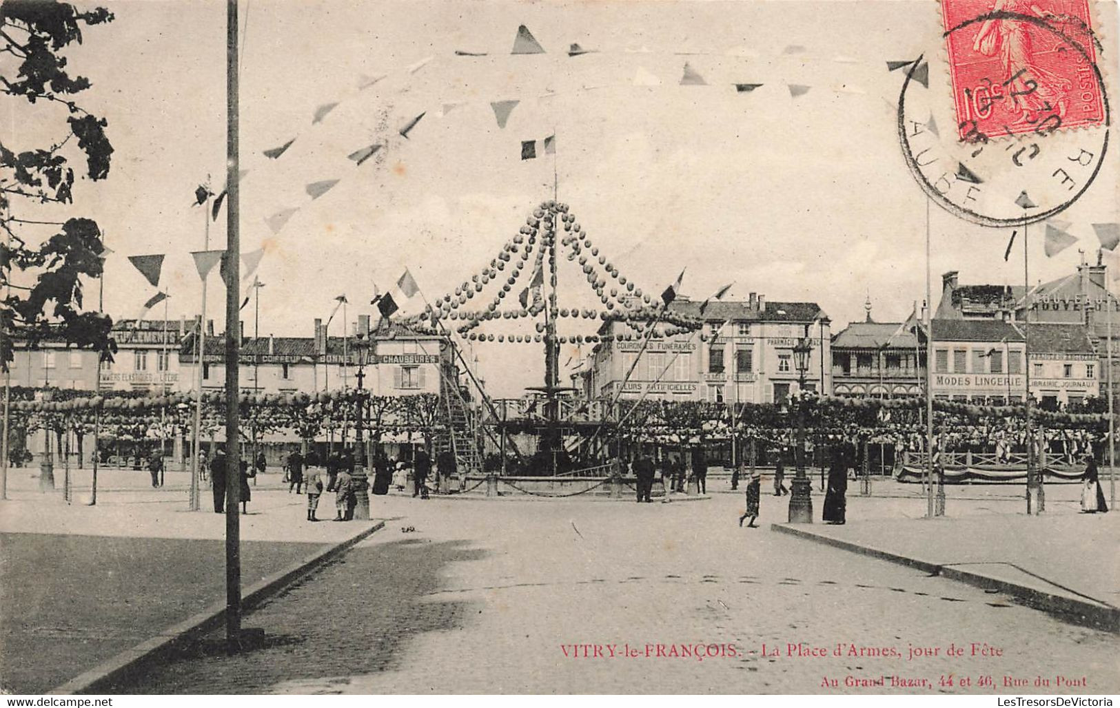 CPA Vitry Le Francois - La Place D'armes - Jour De Fete - Au Grand Bazar  - 1906 - Vitry-le-François