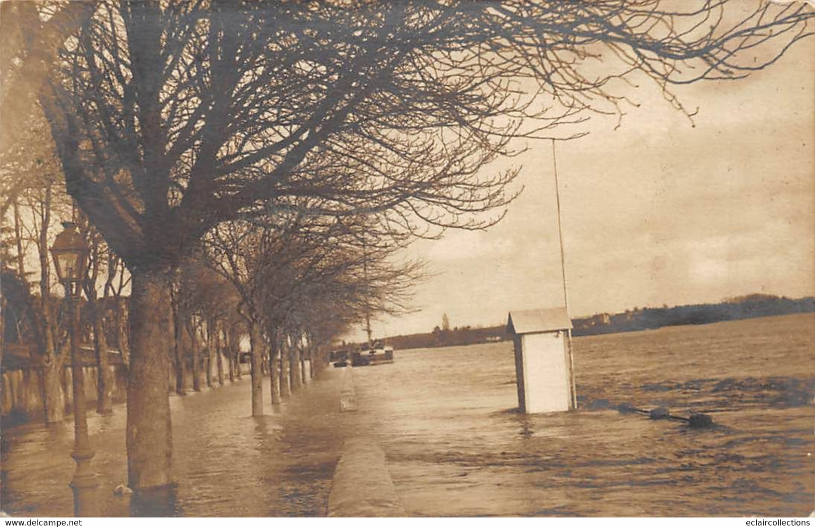 La Flèche       72          Vue Sur Le Loir. Inondation     ( Voir Scan ) - La Fleche