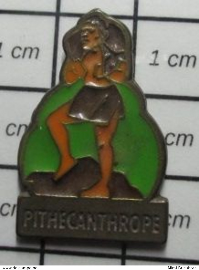 510E Pin's Pins / Beau Et Rare / AUTRES / HOMME DES CAVERNES CHASSEUR CUEILLEUR Pithecanthrope - Automobile - F1