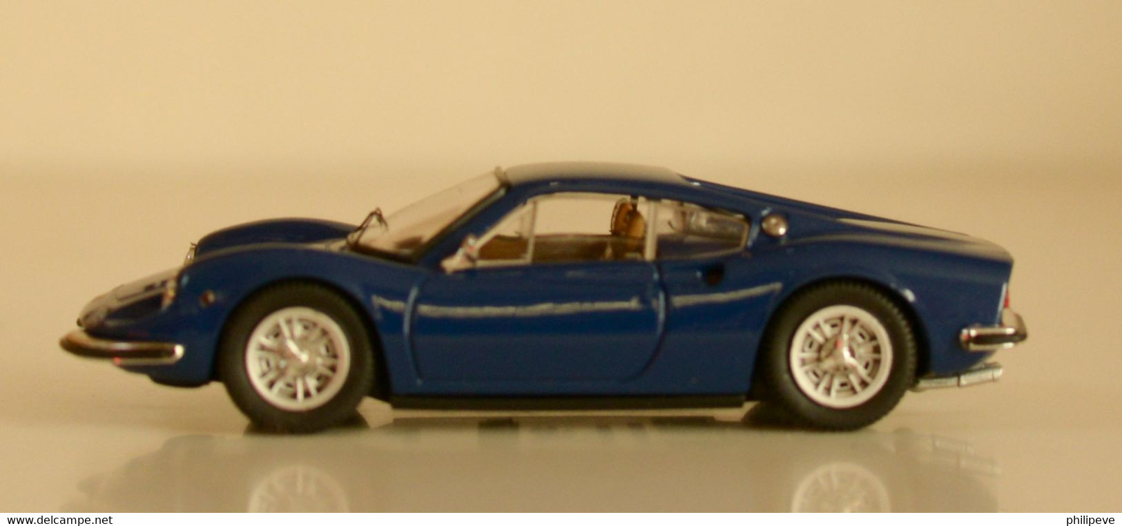 FERRARI Dino 206 Street 1967 - BANG 1:43 - Bang